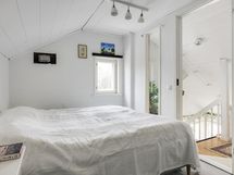 Yläkerran makuuhuone 2