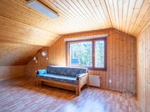 Yläkerran huone 2