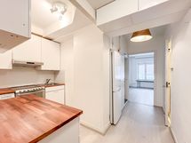 Läpitalon kaksio tehoneliöillä hyvin pidetystä yhtiötä. Loistosijainti ja tehoneliöt tarjolla!