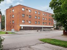 Julkisivu kadulta.