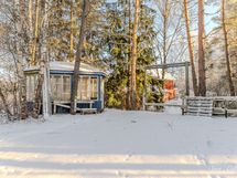 Ratsastuskentällä huvimaja