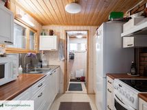 Nykyaikaisesti varusteltu keittiö