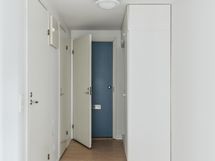 Reilun kokoinen eteinen