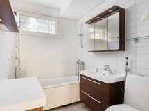 Yläkerran kylpyhuone jossa on AMME!