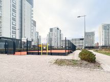 Majurinpuiston liikuntapaikka n. 150 m päässä.