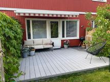 Tällä terassilla kelpaa nauttia auringosta ja lämmöstä