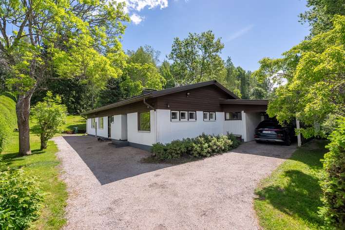 Omakotitalo, 4mh, oh, k, ruokailutila, tk, h, khh, erillis wc, kph, s, 2x vh, et, terassi., 168 m², Vanha-Nuuksio, Espoo