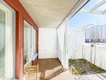 Terassin katettu osa on 1,7 x 5,5m.