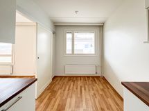 Keittiön edustalle mahtuu ruokailuryhmä.