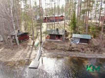 rantasauna ja puuliiteri oikealla