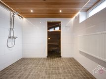 Taloyhtiön saunaosaston suihkutila