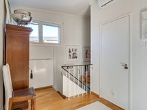 Yläkerran aula, viilentävä ilmalämpöpumppu