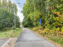 Lenkkipolut lähtevät Lähdepuistontien päästä.