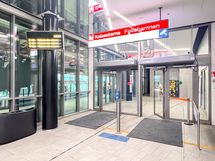 Redin yhteydessä on myös Kalasataman metroasema. Alueella myös hyvät ratikka- ja bussiyhteydet.