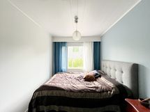 Makuuhuoneet suuntaavat länteen.