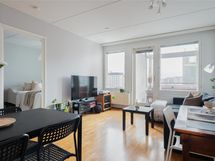 Ylimmän 7. kerroksen valoista asunto