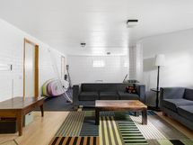 Alakerran takkahuonetta