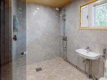 Remontoitu pesuhuone