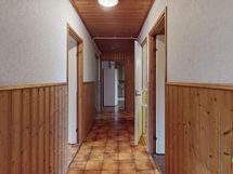 Käytävän varrella makuuhuoneet