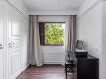 Keittiön viereen mahtuu hyvin vaikkapa työpiste.