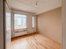 Makuuhuone on reilun kokoinen!