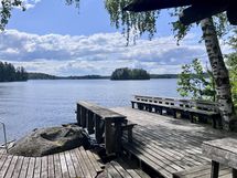 näkymä laiturilta ja saunan terassilta