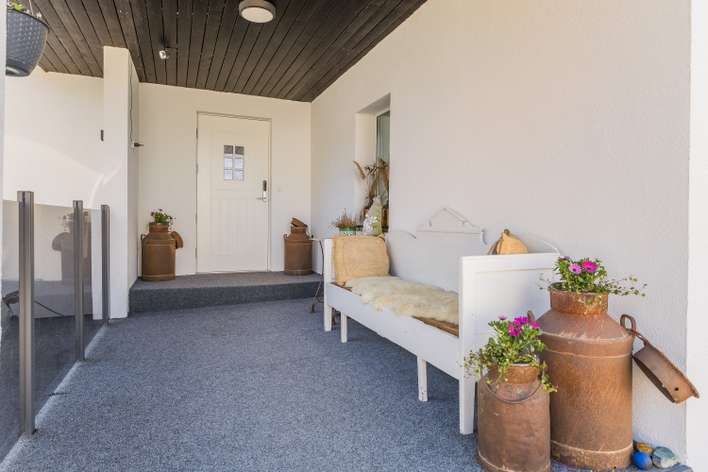 Omakotitalo, 4mh, oh, k, 2x wc, kph, s, khh, työhuone, aula, elokuvahuone, lasitettu terassi, 130/160 m², Myllylampi – pohled 4