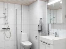 Tilava kylpyhuone kuin uusi