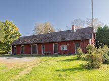 Ulkorakennus kesällä