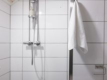 yläkerran suihkutilaa