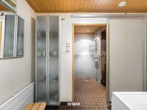 Saunan yhteydessä puku-/kodinhoitohuone