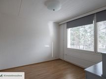 Makuuhuone 2 olohuoneen vieressä