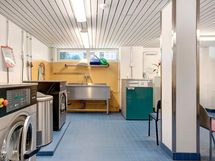 Hyvin varusteltu pyykkitupa.