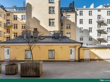 Saunarakennus sisäpihalla