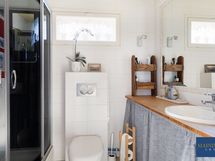 Laajennusosan suihku ja erillis-wc