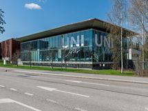 Julkisivu Kuitinmäentien suunnasta