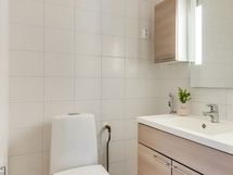 Alakerran erillis wc