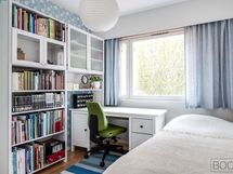 Yläkerran pienempi makuuhuone