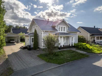 Omakotitalo, 6 h, k, rt, vh, khh, kph, sauna sekä parveke ja terassi., 171/192 m², Puntus