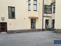 Sisäpihalle pääsee Lönnrotinkadulta, joten logistiikka on suoraviivaista toteuttaa.