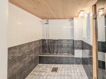 Alakerrasta löytyy myös 2. kylpyhuone ja sauna