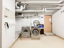 Yhtiön siisti pesutupa, jonne kulku sisäkautta.