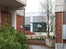 Metroasema ja lippulaiva kävelymatkan päässä.