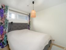 Alakerran makuuhuone