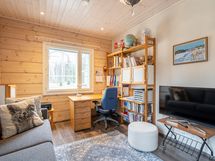 Talon toista makuuhuonetta voi käyttää esim. työhuoneena tai vierashuoneena