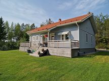 Julkisivu takaa