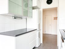 Säilytys- sekä laskutilaa on reilusti.