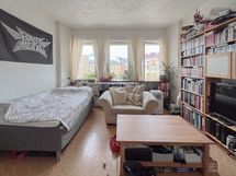 Valoisa yksiö keskeisellä sijainnilla Kurvissa, liikenneyhteyksien solmukohdassa.