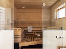 Kylpyhuoneen yhteydessä sauna