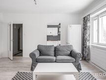 Keittiö sijaitsee asunnon sisääntulopäädyssä.